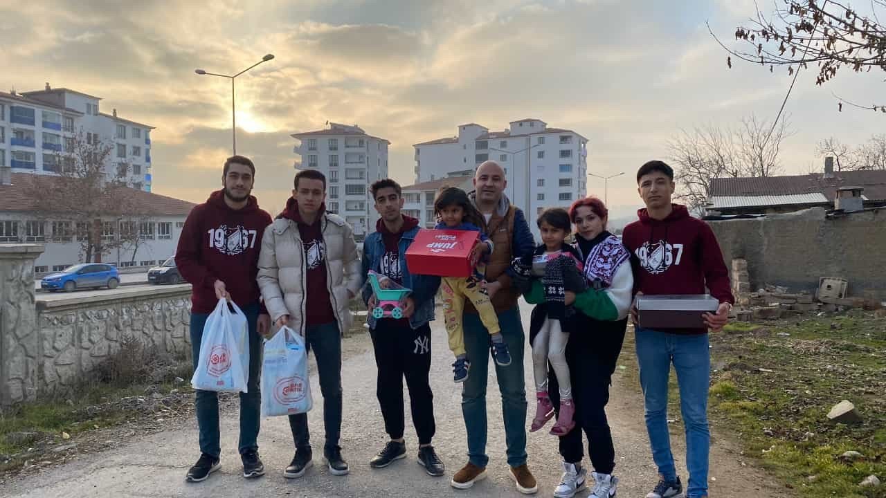 Gençlik 23’ün kampanyası yürekleri ısıttı