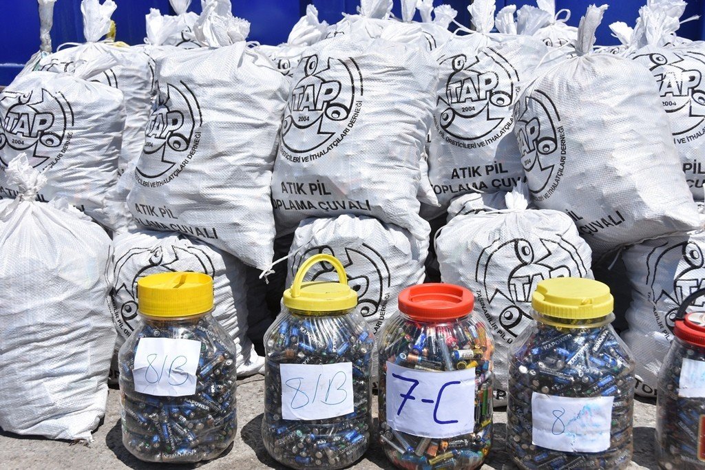 Kocasinan, 1 yılda 351 kilo elektronik atık ile bin 390 kilo atık pili ekonomiye kazandırdı