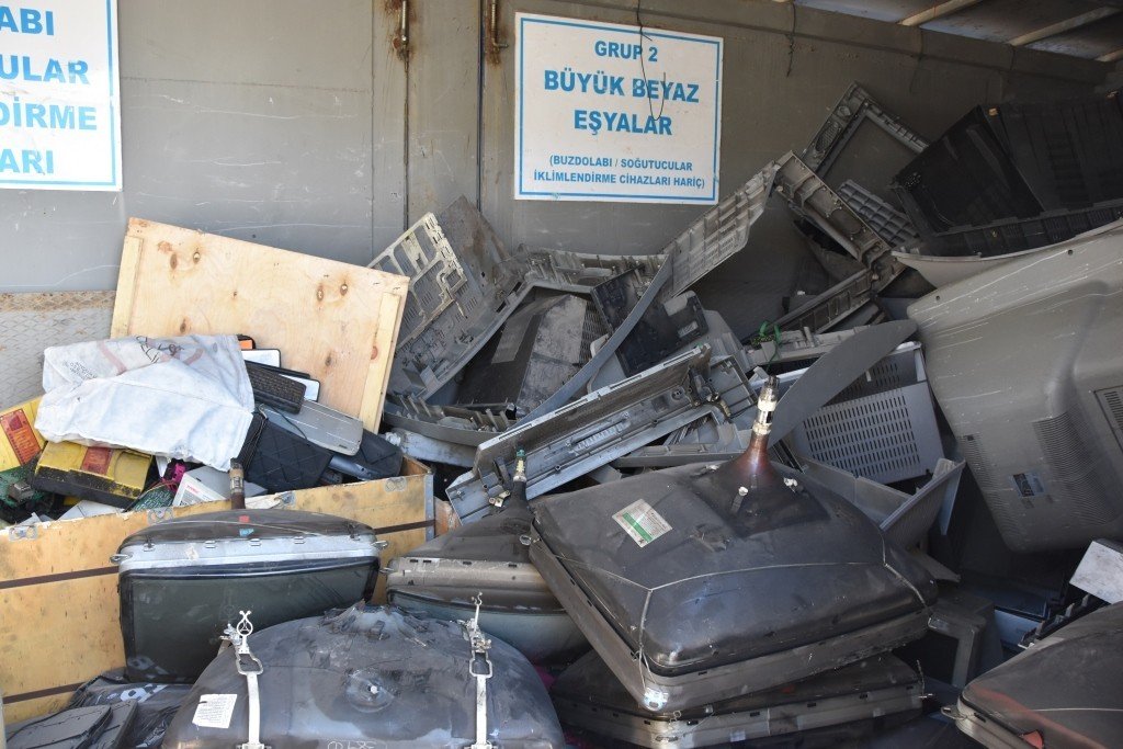 Kocasinan, 1 yılda 351 kilo elektronik atık ile bin 390 kilo atık pili ekonomiye kazandırdı