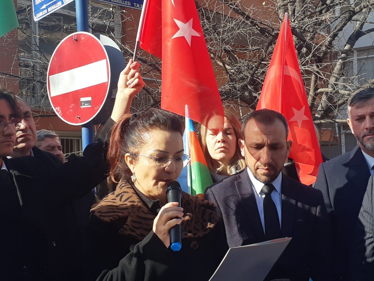 Sivil toplum kuruluşlarından İsveç Büyükelçiliği önünde protesto