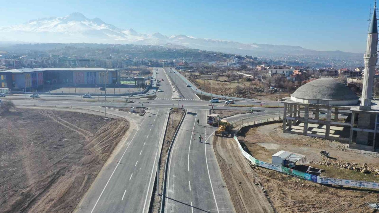 Başkan Büyükkılıç: "Erciyes Bulvarını Talas Bulvarına bağladık"