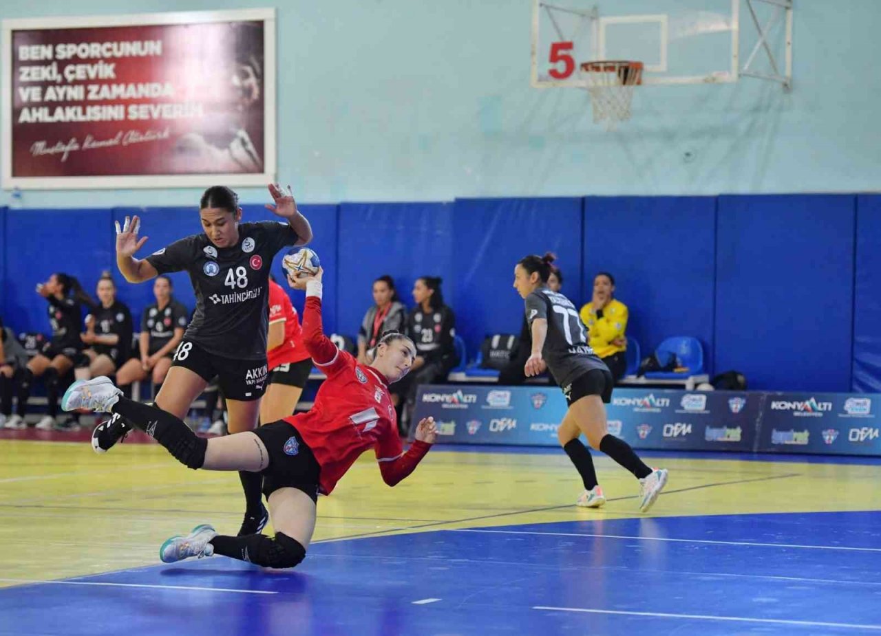 Konyaaltı’nın hedefi lideri yenmek