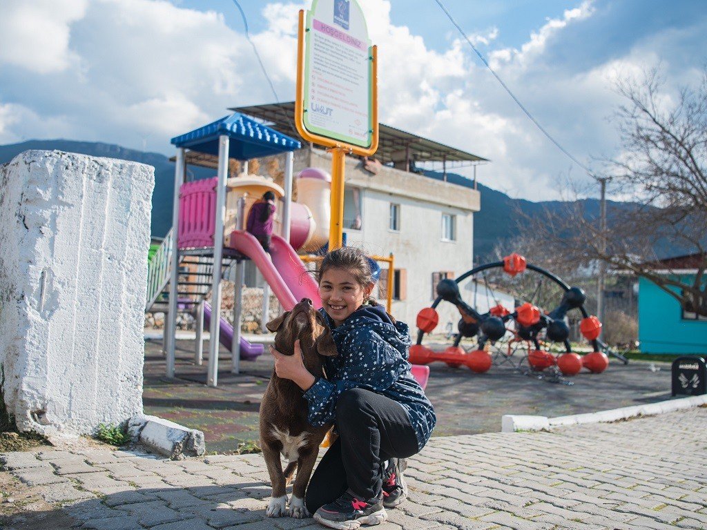 Kuşadalı çocuklar yeni parklardan memnun