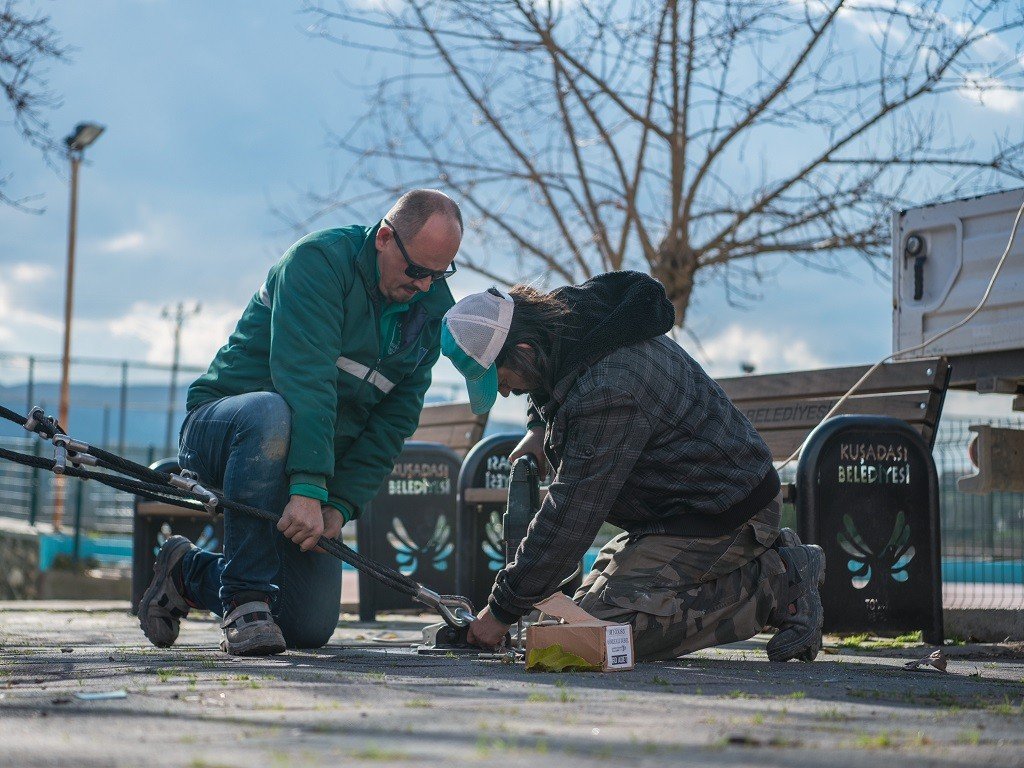 Kuşadalı çocuklar yeni parklardan memnun