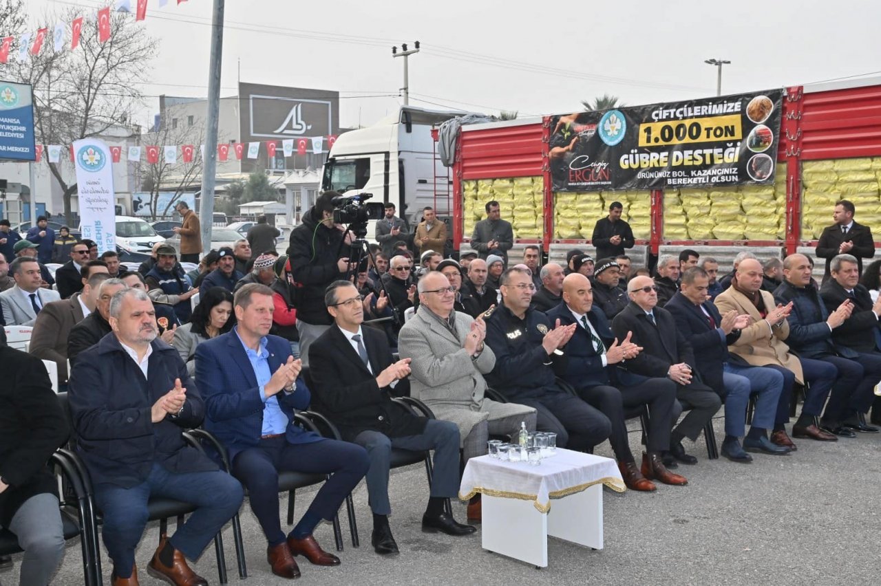 Manisa Büyükşehir Belediyesinden üreticiye bin ton gübre desteği