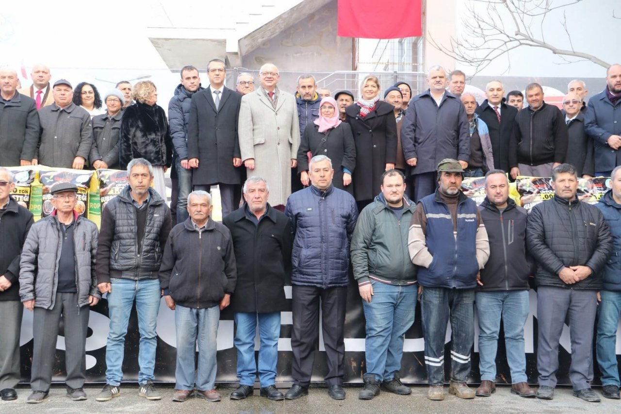 Manisa Büyükşehir Belediyesinden üreticiye bin ton gübre desteği