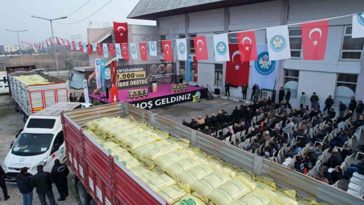 Manisa Büyükşehir Belediyesinden üreticiye bin ton gübre desteği