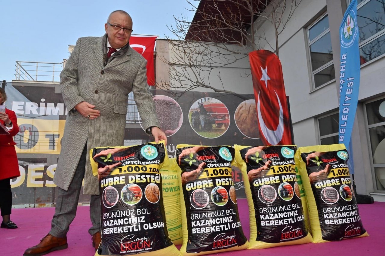 Manisa Büyükşehir Belediyesinden üreticiye bin ton gübre desteği
