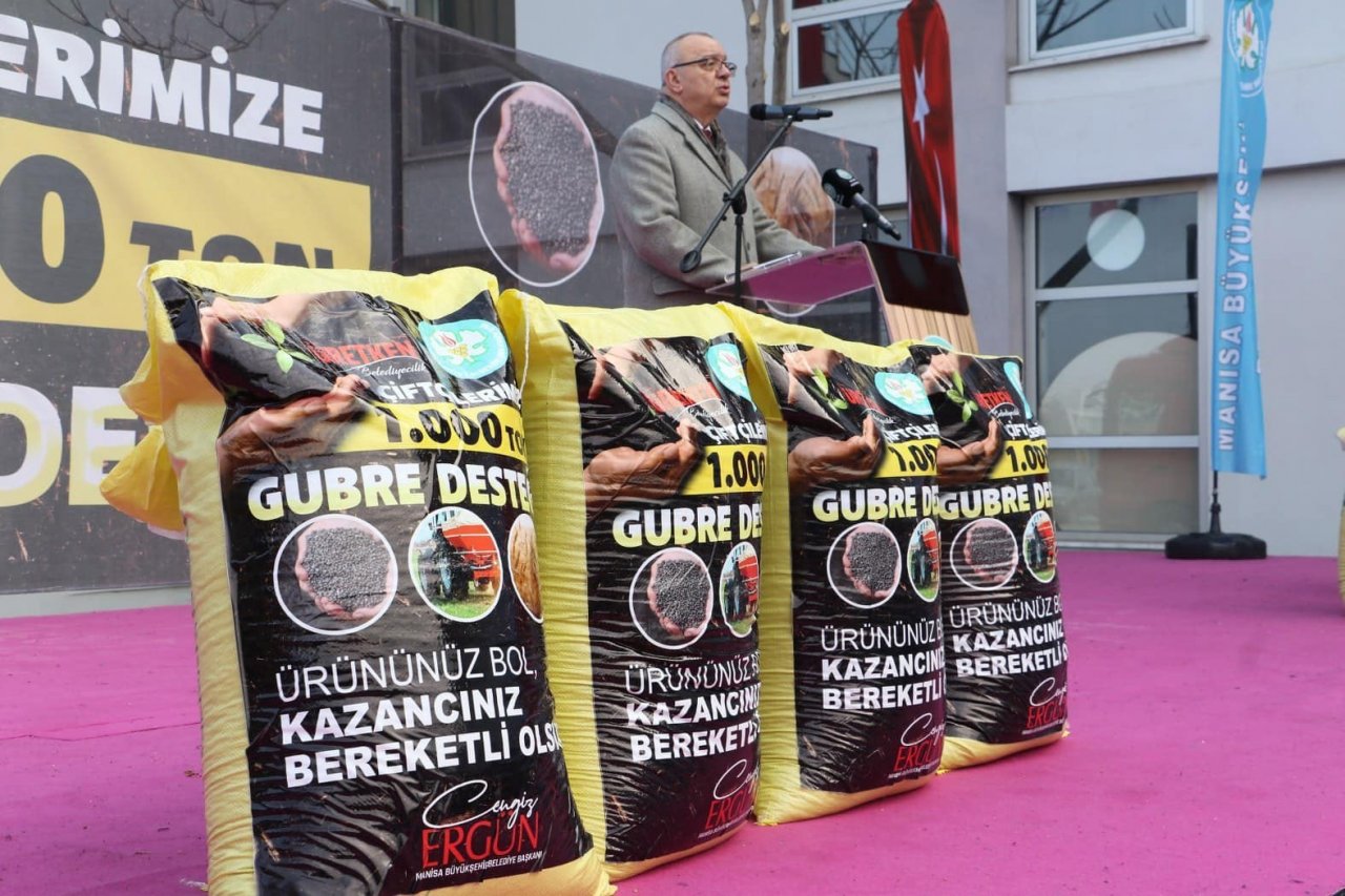 Manisa Büyükşehir Belediyesinden üreticiye bin ton gübre desteği