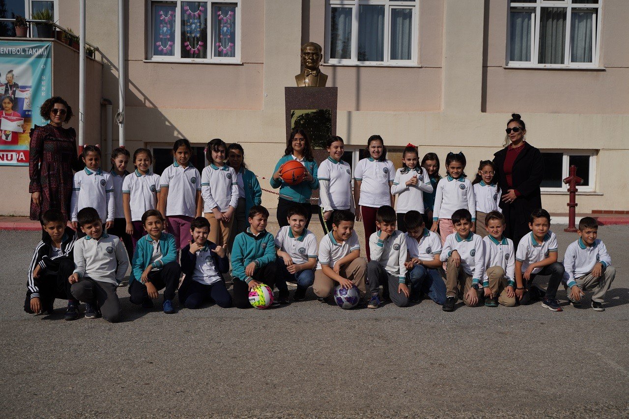 Muratpaşa’da atık pilde dereceye giren okullara ödül