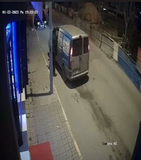 Pendik’te kontak anahtarı üzerinde bırakılan ticari araç çalındı