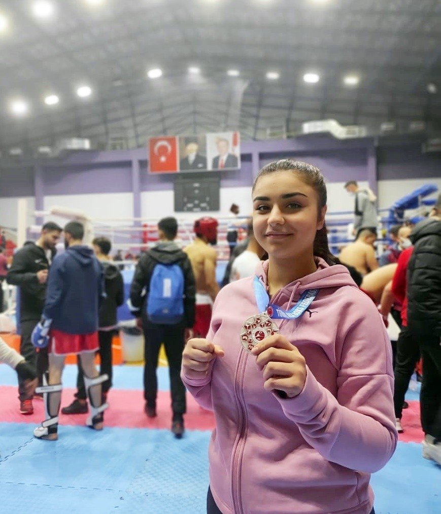 Diyarbakırlı kick boksçu Türkiye ikincisi oldu