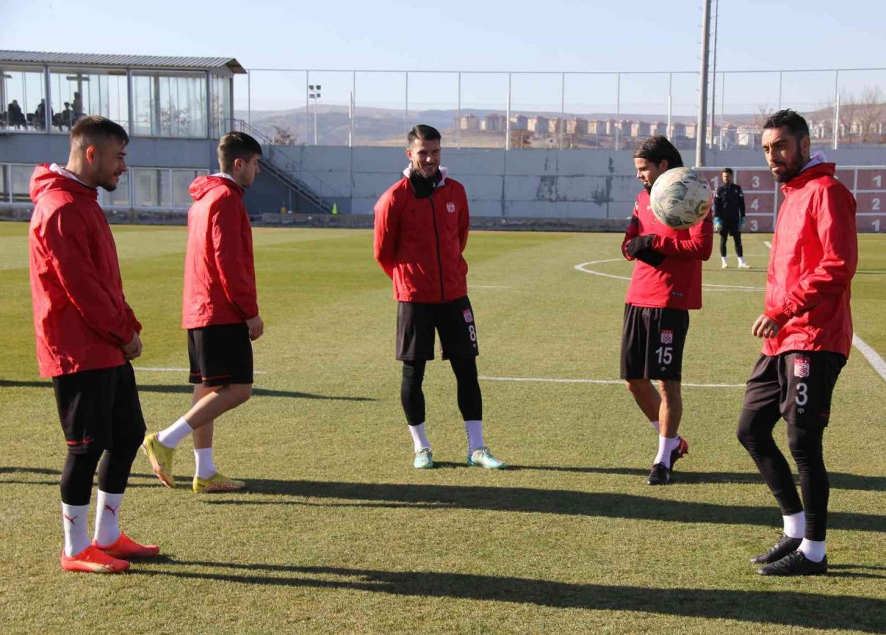 Rıza Çalımbay’dan taraftara çağrı: “Adana Demirspor maçına gelin”