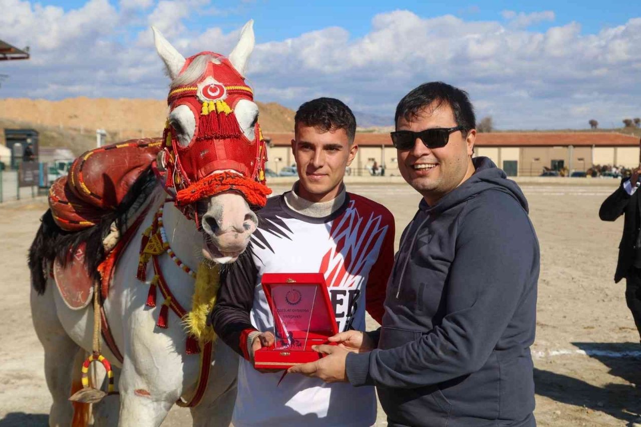 Geleneksel Atlı Cirit Turnuvası başladı