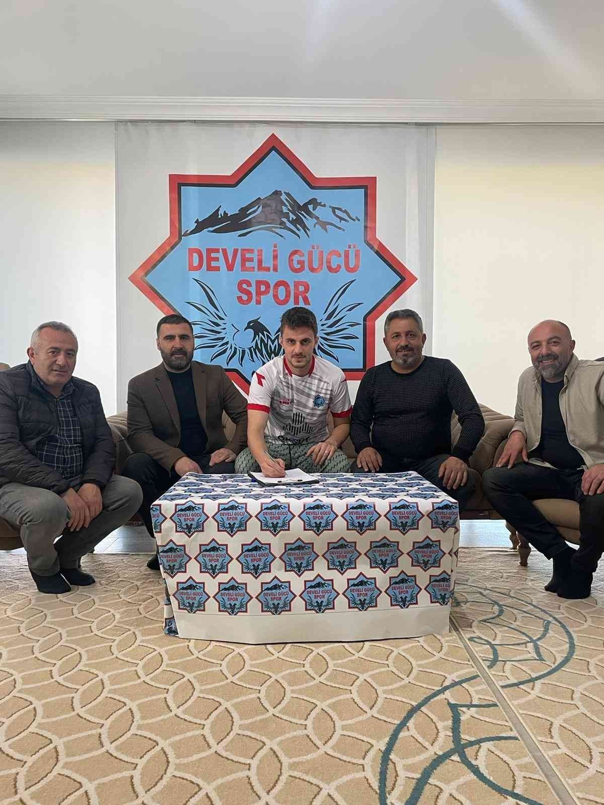 Develigücü’nde 15 futbolcu gitti, 12 futbolcu geldi