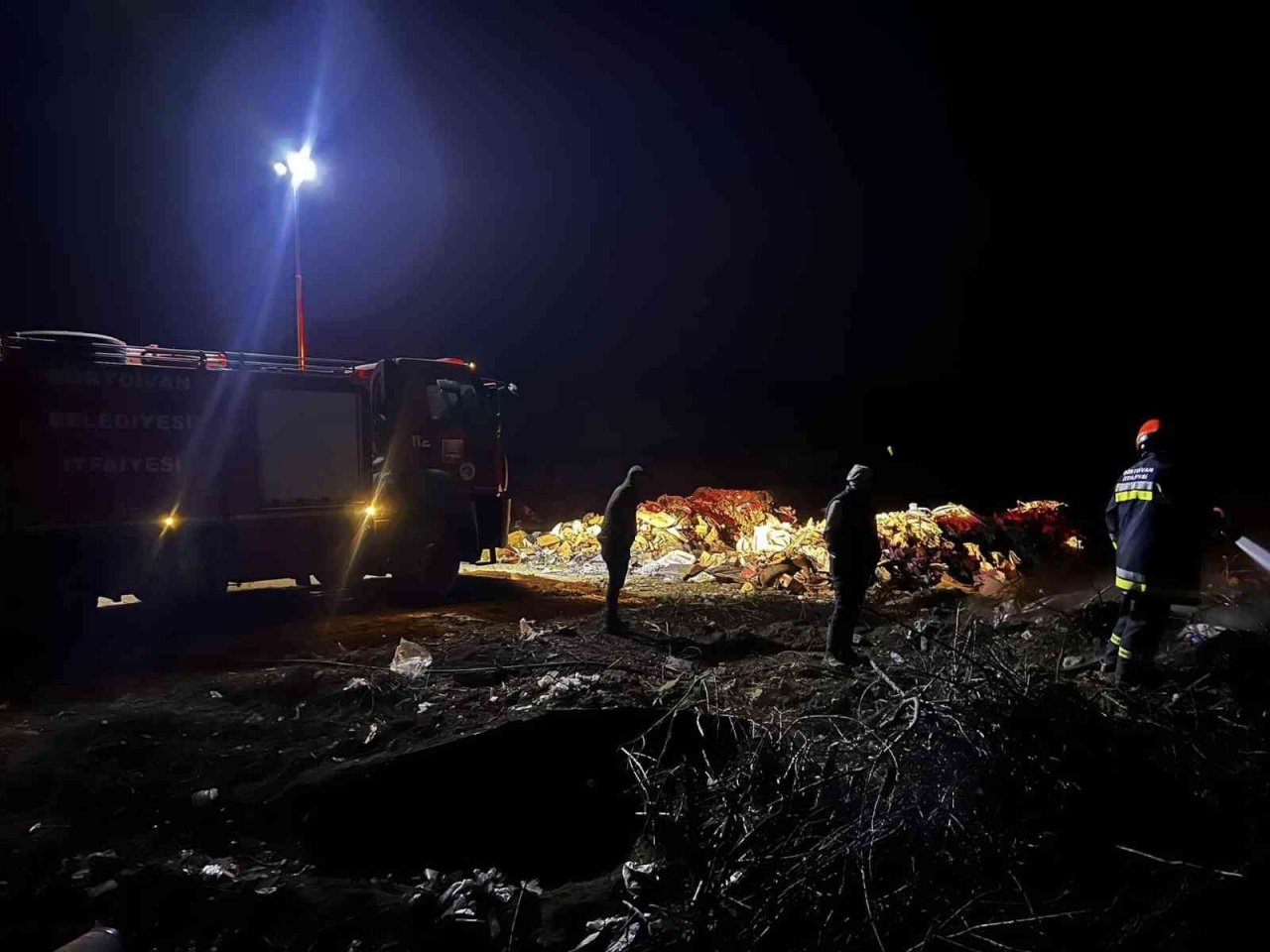 Bolu’da çıkan çöp yangınına erken müdahale faciayı önledi
