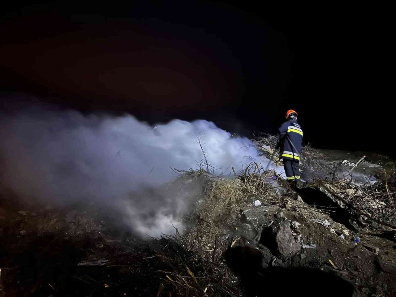 Bolu’da çıkan çöp yangınına erken müdahale faciayı önledi