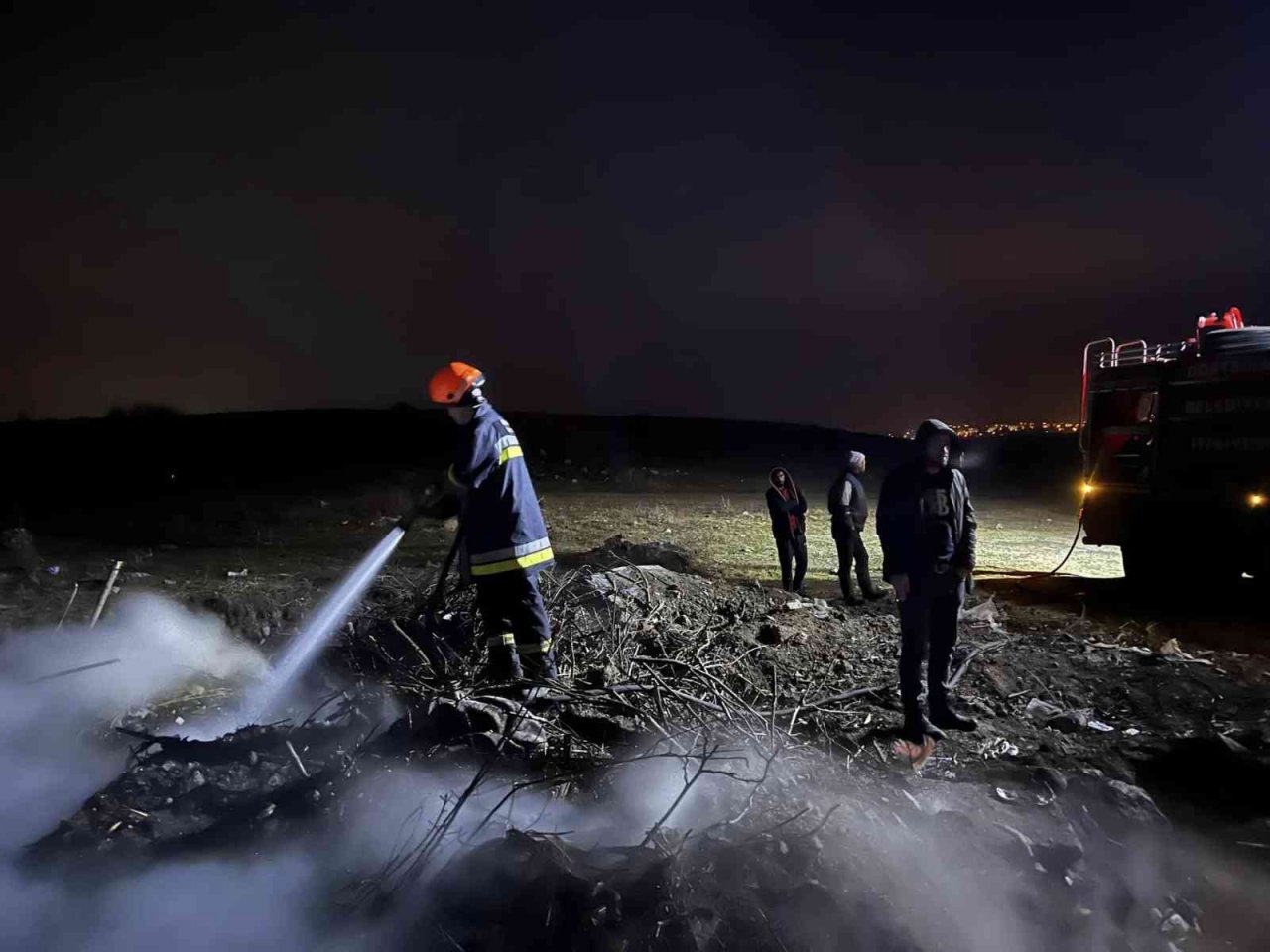 Bolu’da çıkan çöp yangınına erken müdahale faciayı önledi
