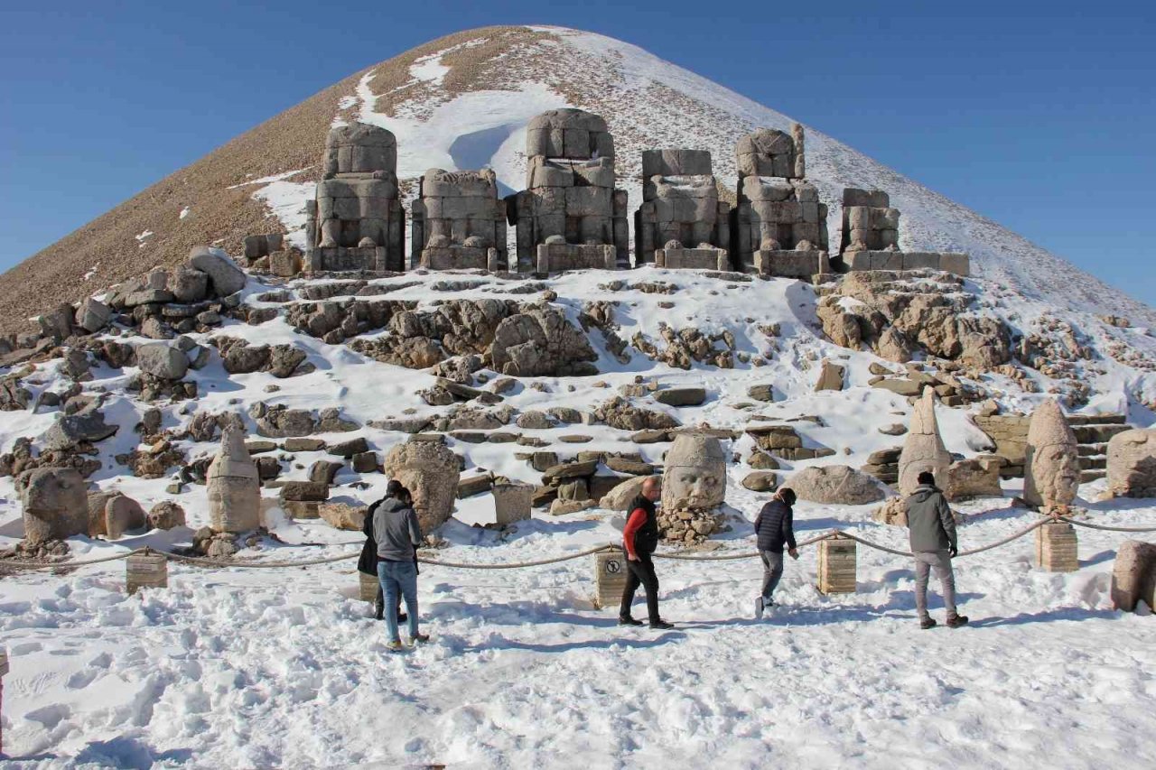 Nemrut’un kış uykusuna kuraklık engeli