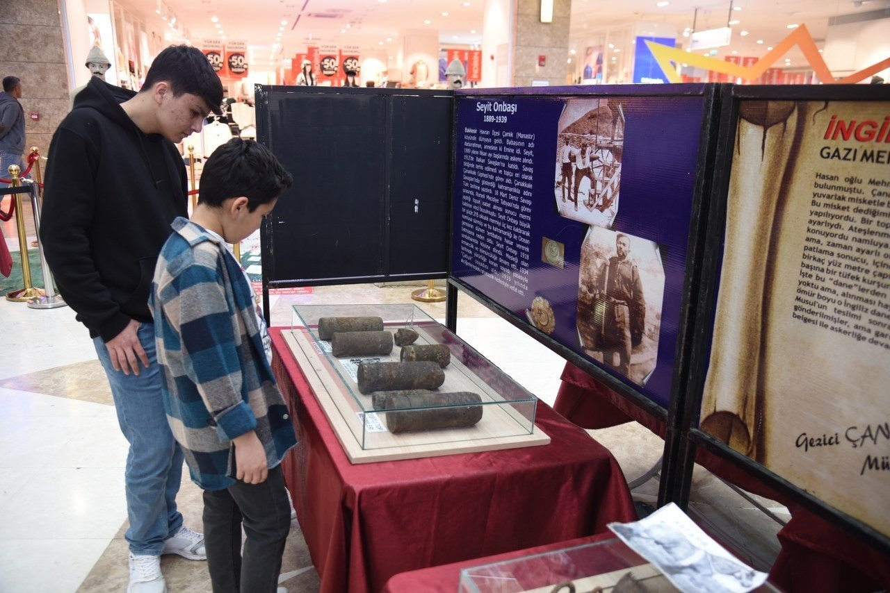 Çanakkale savaş malzemeleri sergisi yoğun ilgi görüyor