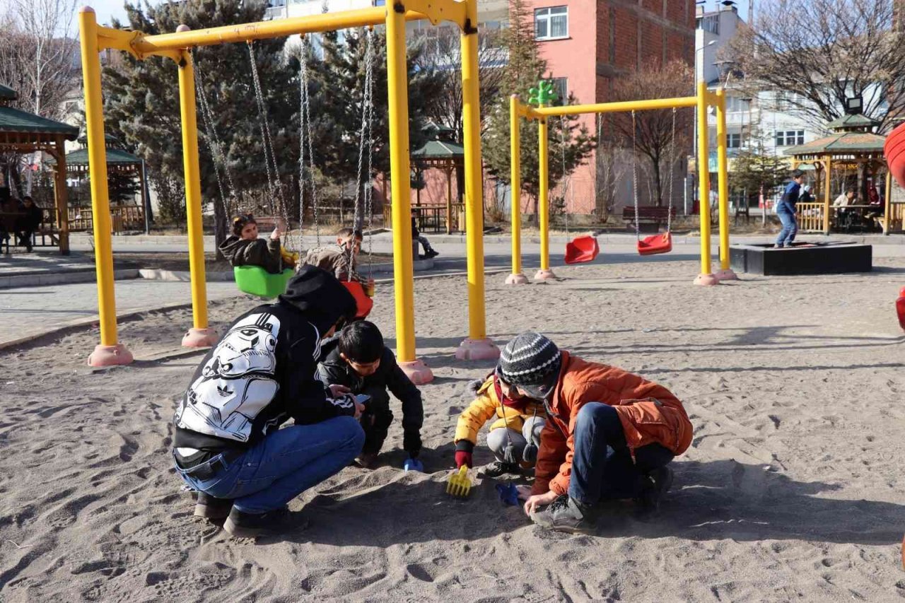 Karakışta Oltu’da bahar havası yaşanıyor