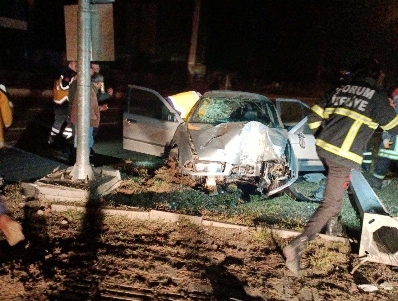 İki otomobil çarpıştı: 2 yaralı