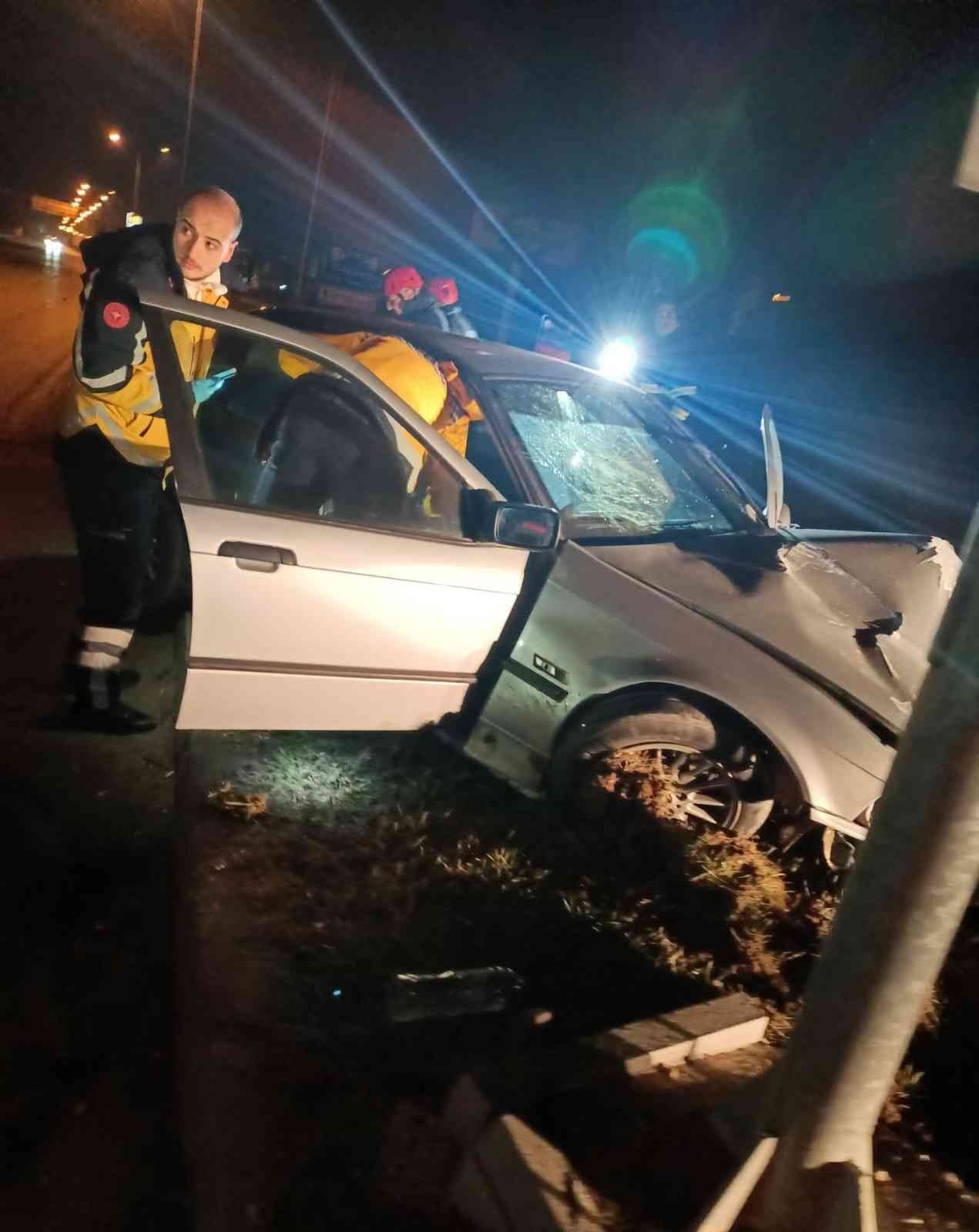 İki otomobil çarpıştı: 2 yaralı