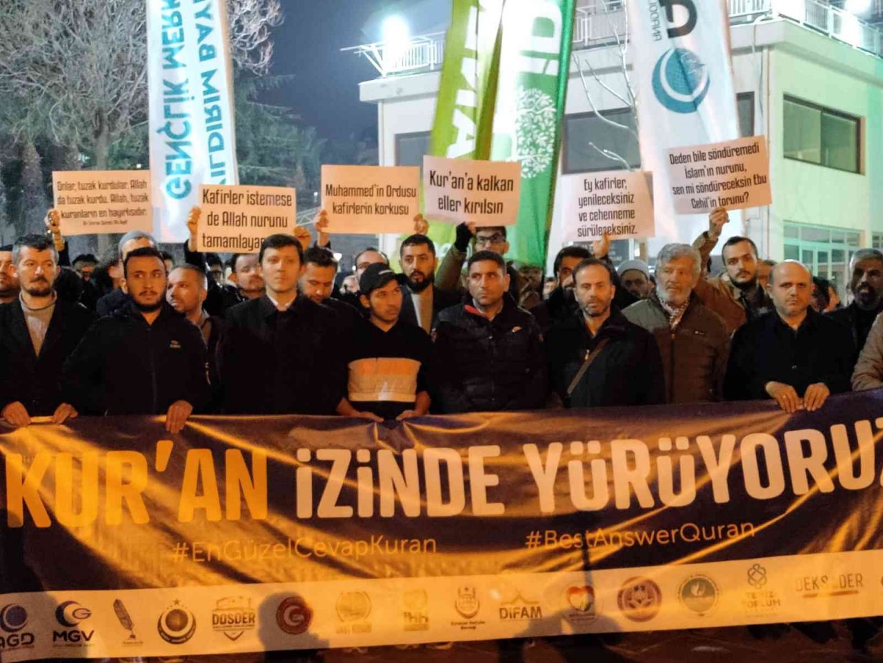 İsveç’e tekbir sesleriyle tepki gösterildi