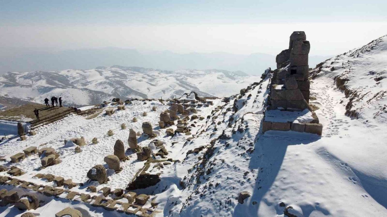 Nemrut’un kış uykusuna kuraklık engeli