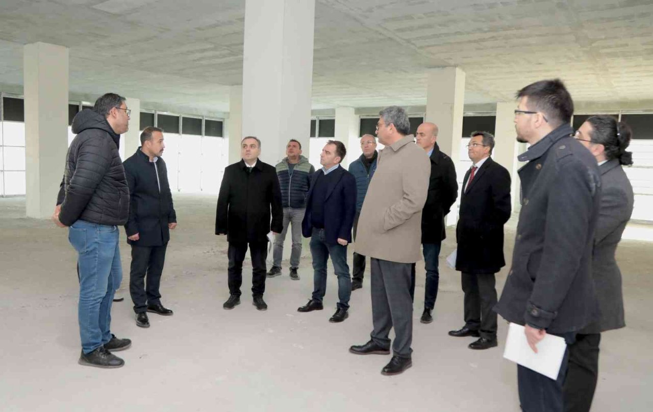 Rektör Altun, ERAGEM inşaatında incelemelerde bulundu