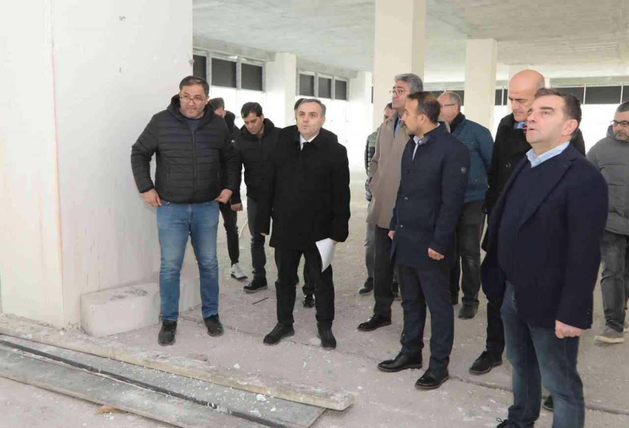 Rektör Altun, ERAGEM inşaatında incelemelerde bulundu