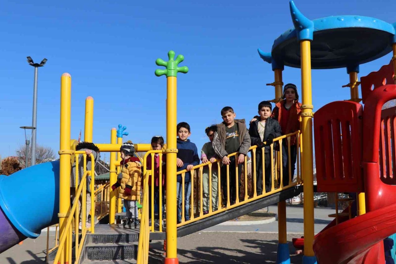 Karakışta Oltu’da bahar havası yaşanıyor