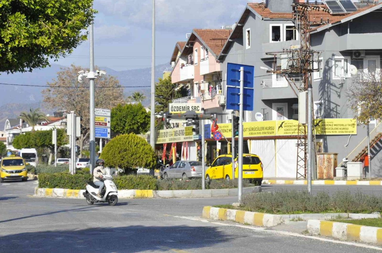 Fethiye’de trafik ekipleri drone destekli denetim yaptı