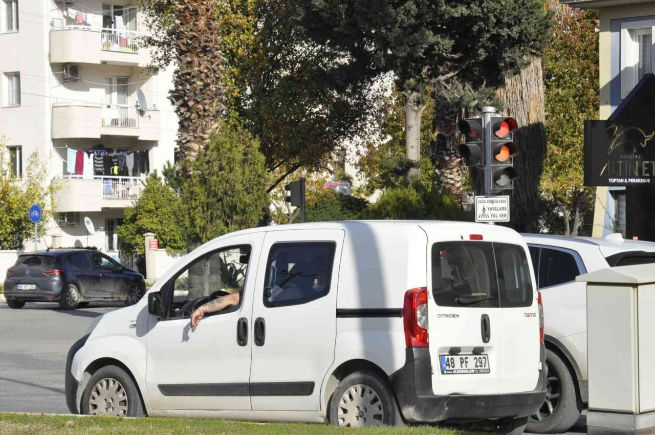 Fethiye’de trafik ekipleri drone destekli denetim yaptı