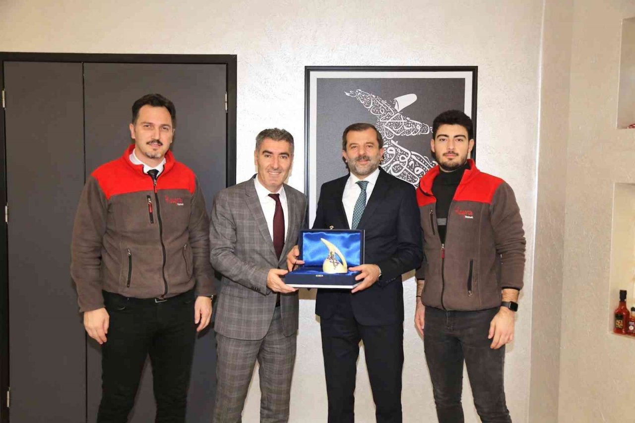 Başkan Mustafa Işık, genç stajyerlerin misafiri oldu