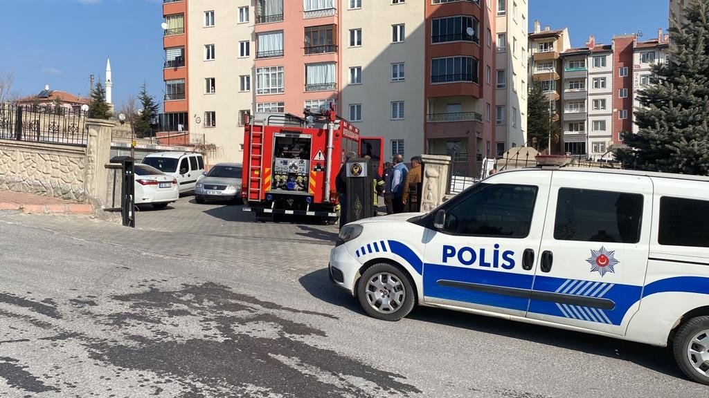 Aspiratör alev aldı, evdekiler panik yaşadı