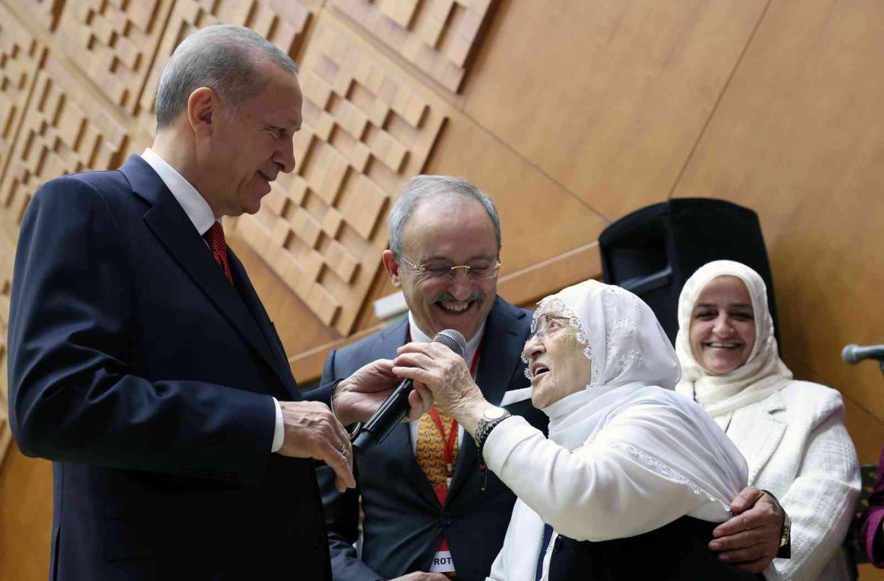 Kenan Yavuz, ödülünü Cumhurbaşkanı Erdoğan’ın elinden aldı