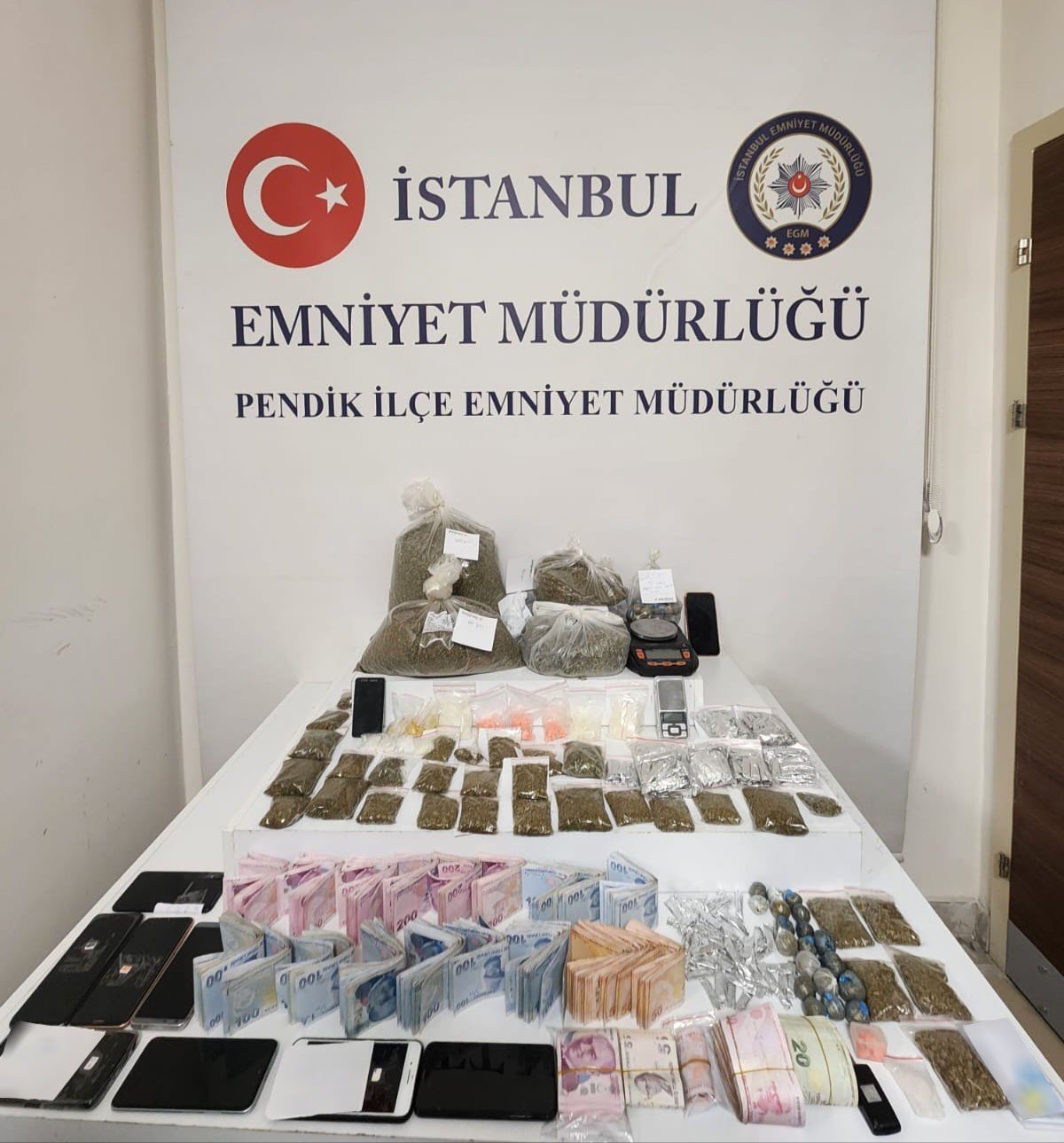 Pendik’te uyuşturucu operasyonu: 3 kişi yakalandı