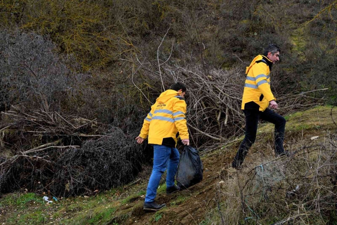 Ladik Gölü’nde yiyecek bulmakta zorlanan canlılara yem