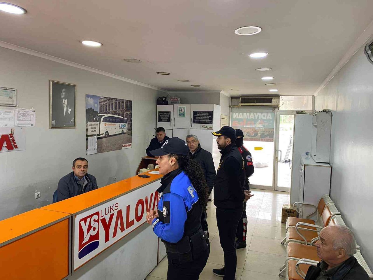 Üsküdar’da polis, internet ve telefon dolandırıcılığına karşı vatandaşı uyardı