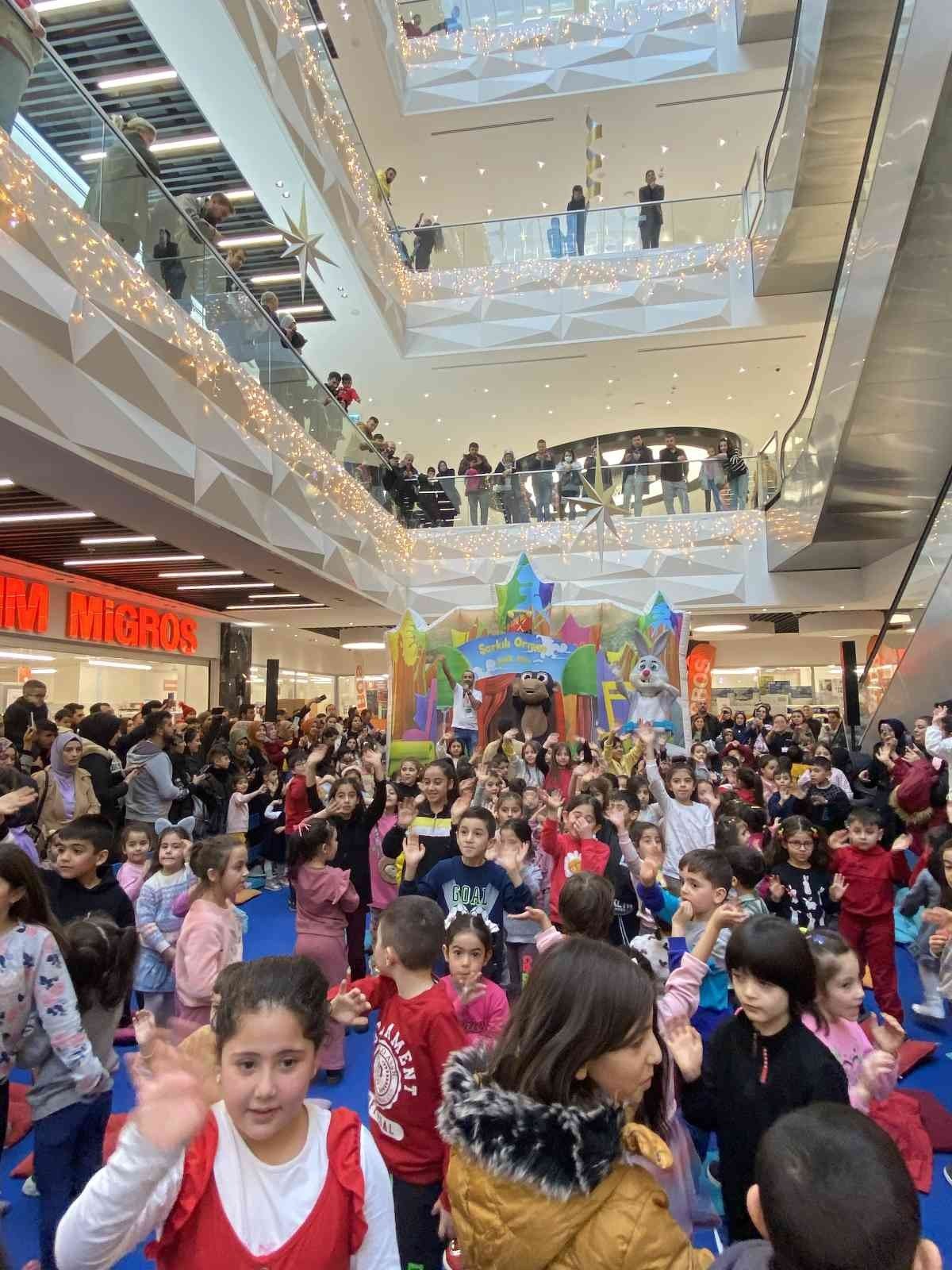 Akıllı Tavşan Momo, Tuna Life Center’da çocuklarla buluştu