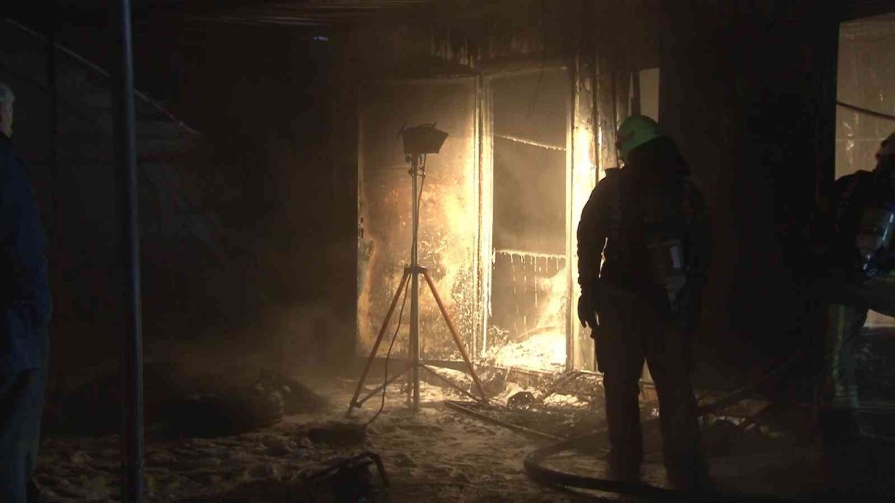 Tuzla’da konteynerde yangın paniği