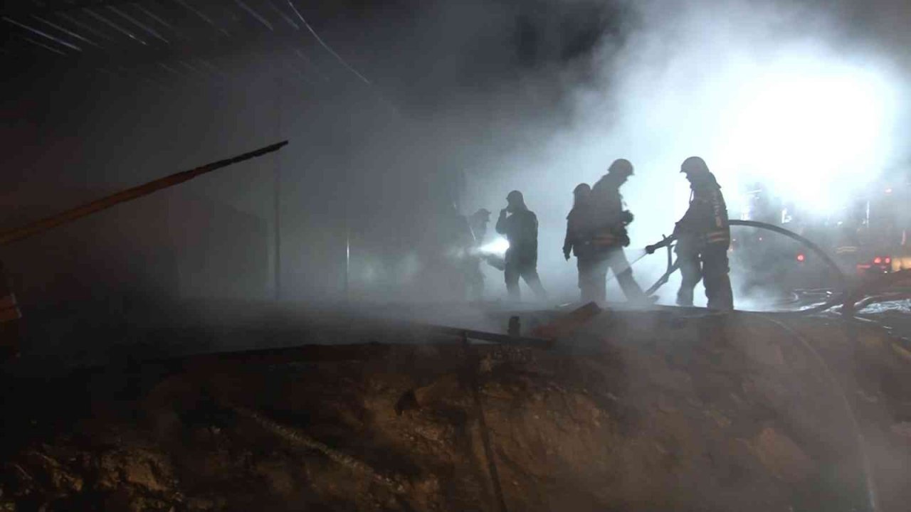 Tuzla’da konteynerde yangın paniği