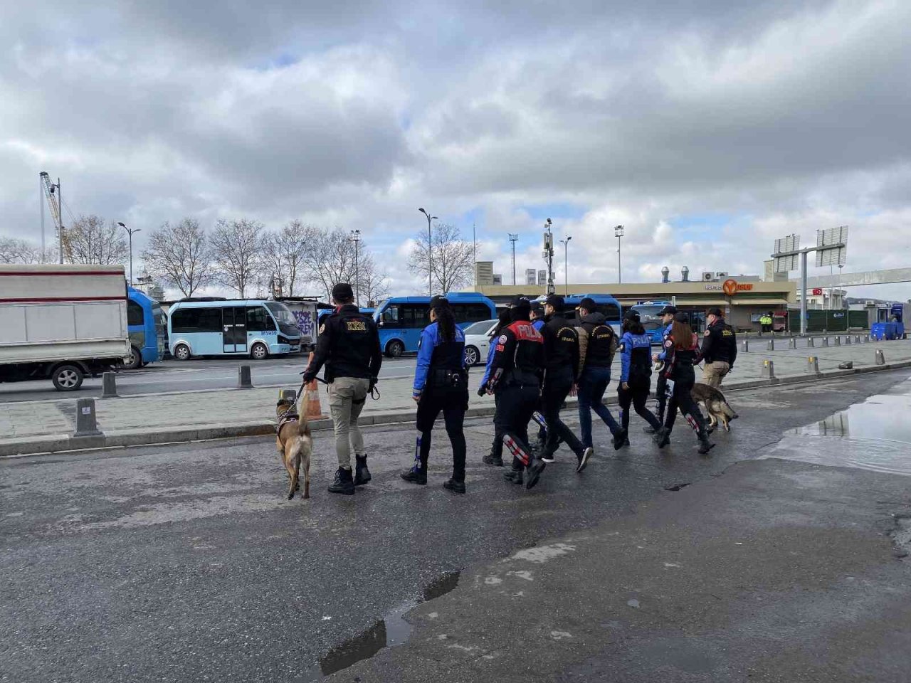 Üsküdar’da polis, internet ve telefon dolandırıcılığına karşı vatandaşı uyardı