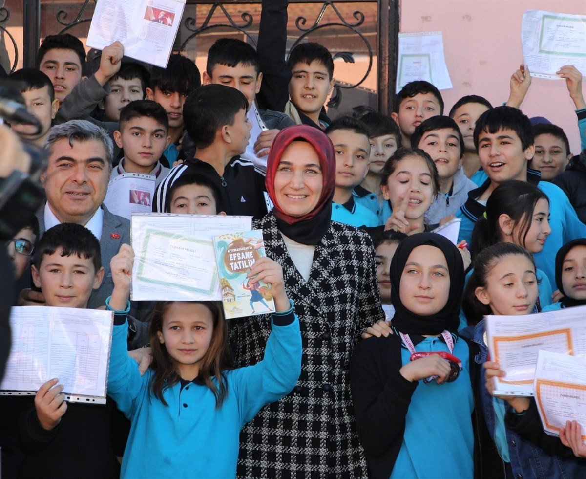 Vali Yiğitbaşı’ndan kitap okuma alışkanlığına destek