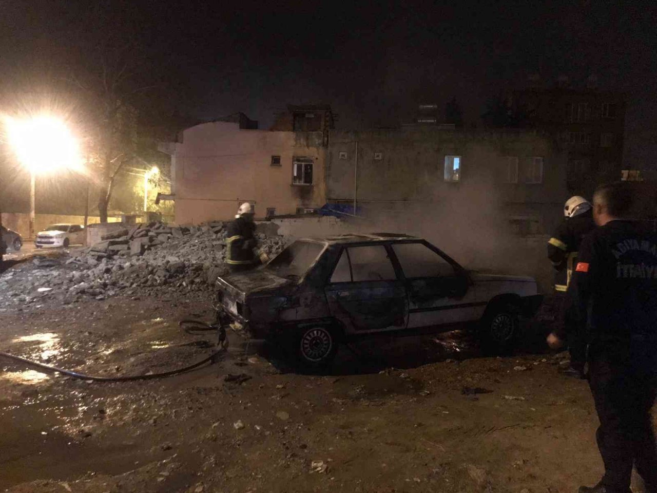 Park halindeki otomobil kundaklandı