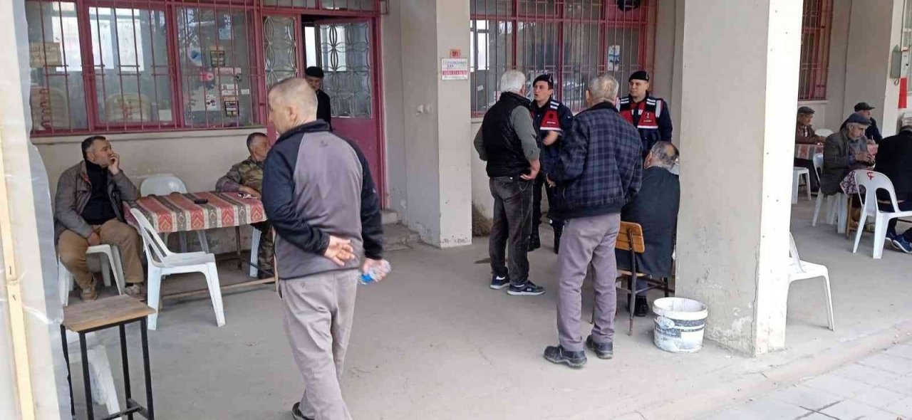 Jandarma ekipleri vatandaşları dolandırıcılık ve hırsızlık olaylarına karşı bilgilendirdi