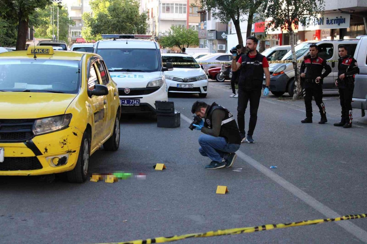 Babasının sahibi olduğu ticari taksinin şoförünü öldüren sanığa 18 yıl hapis cezası verildi