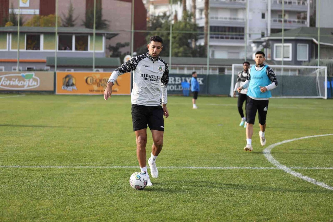 Alanyaspor, Beşiktaş maçına çift idmanla hazırlanıyor