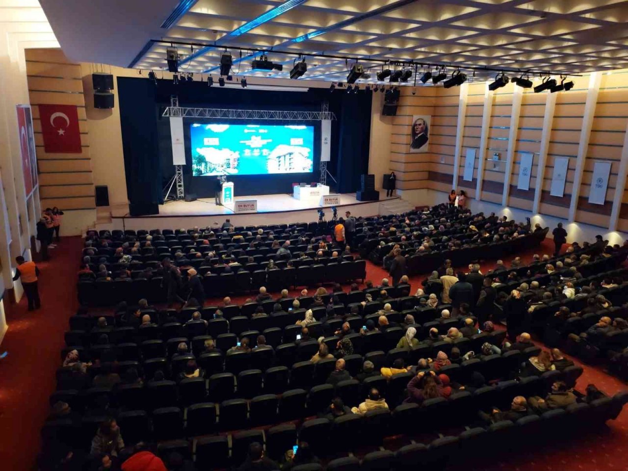 Denizli’de ilk kez ev sahibi olacaklar kura heyecanı yaşadı